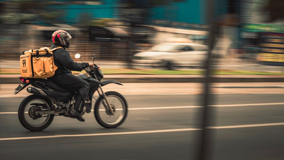 Aplicativo de delivery próprio ou marketplace: qual compensa?